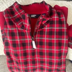 Men’s medium Lands End quarter zip pullover.  New.   $78.   Selling for $32